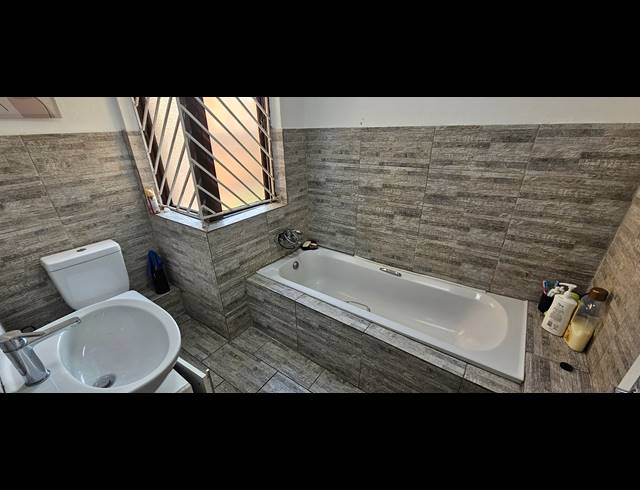 3 BEDROOM TOWNHOUSE FOR SALE IN MONDEOR